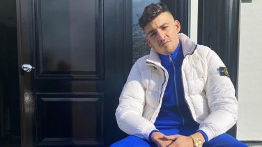 Rapper Boef verkoopt huizen aan een Nederlandse profvoetballer en vertrekt naar Dubai