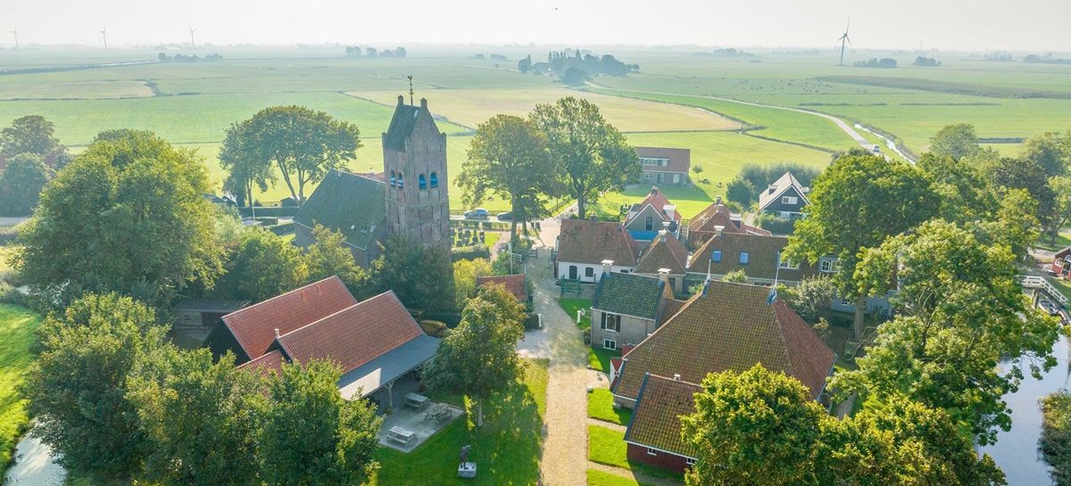 Vriendengroep-droom: dorp in Friesland staat te koop op Funda voor €1.550.000