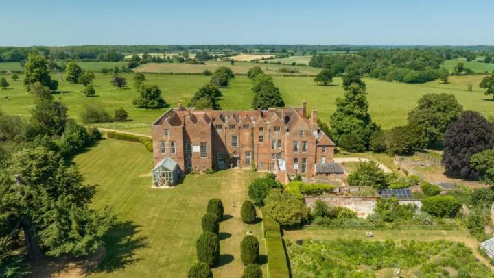 Enorm Brits Kasteel Met Landgoed Te Koop Voor Ruim 22 Miljoen