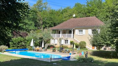 Funda vakantiehuis: prachtige villa in Frankrijk staat te koop voor slechts € 298.000,-