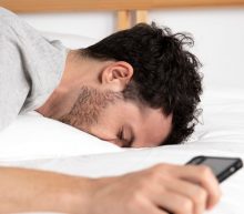Dokter deelt truc om snel in slaap te vallen: de 4-7-8 techniek
