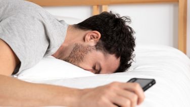 Dokter deelt truc om snel in slaap te vallen: de 4-7-8 techniek