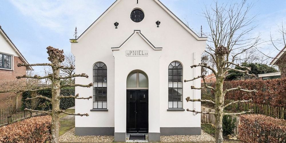 De speciale kerkwoning van Ellie Lust staat nu te koop op Funda voor €569.500,-
