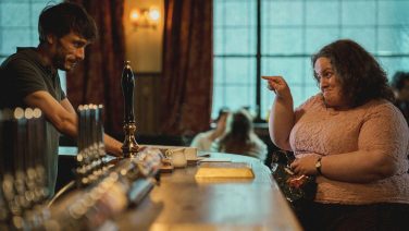 Maker Netflix-serie Baby Reindeer geeft antwoord: waarom zat Martha huilend aan de bar?