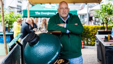 Hemelvaart-tip: Nederlandse outlet organiseert BBQ met Herman den Blijker, wijnproeverij en meer