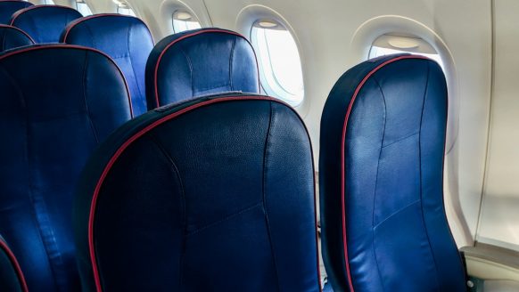 Steward verklapt: “Zo krijg jij een gratis upgrade in het vliegtuig”