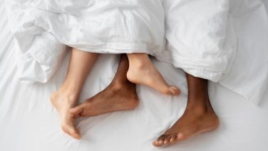 Dit vinden mannen de 5 meest irritante dingen die hun partners doen in bed