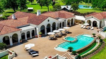 Drake legt € 13 miljoen neer voor voormalig resort, welke hij nu gebruikt als een eigen villa