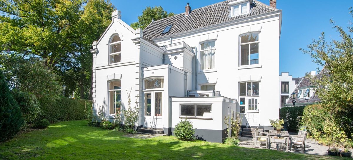 Voetballer Teun Koopmeiners legt € 1.825.000 neer voor deze indrukwekkende villa in Alkmaar