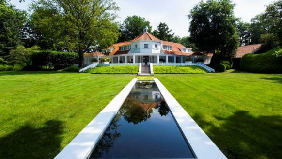 Familie Des Bouvrie gooit villa in de uitverkoop: voor €2,2 miljoen onder oorspronkelijke vraagprijs te koop op Funda
