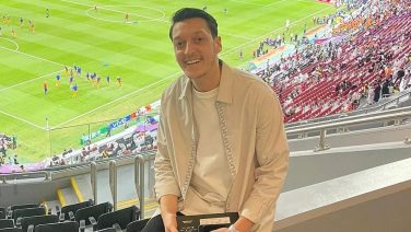 De transformatie van Mesut Özil: de oud-voetballer is enorm gespierd