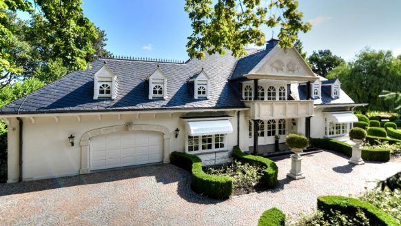 Extreem luxe villa (€2.795.000,-) trekt de aandacht op Funda: ‘Kasteel van Versailles’