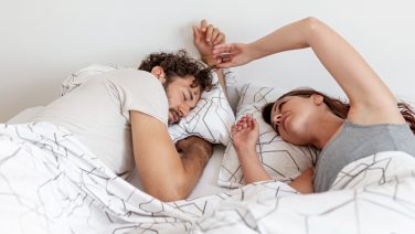 “Sleep Divorce”: deze nieuwe trend wordt alsmaar populairder