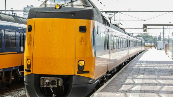 Man deelt verhaal: ‘Ik weigerde mijn zitplaats in de trein af te staan aan een oudere vrouw’
