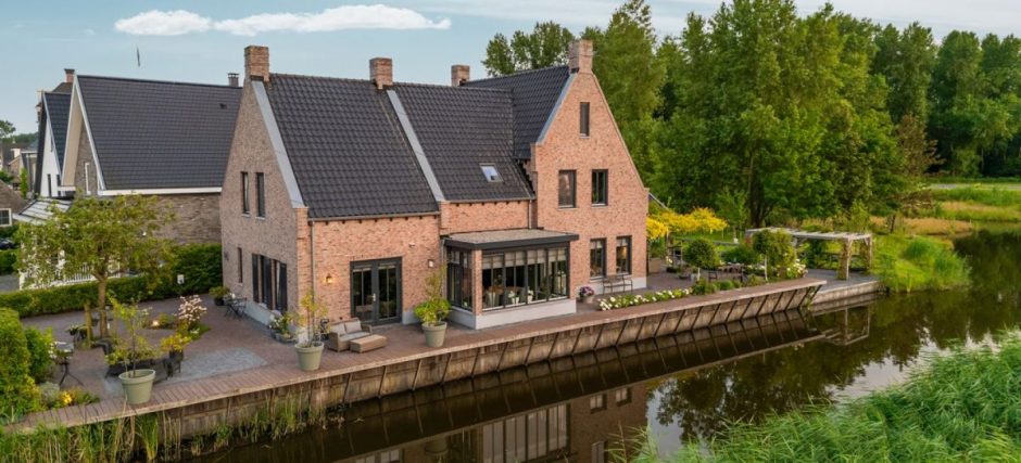 TV-makelaar Alex van Keulen verkoopt zijn prachtige villa in Almere
