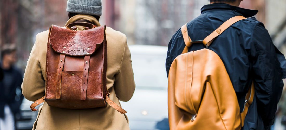 6 stijlvolle manieren om een backpack te dragen