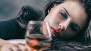 Vrouwen drinken anno 2016 net zo veel alcohol als mannen