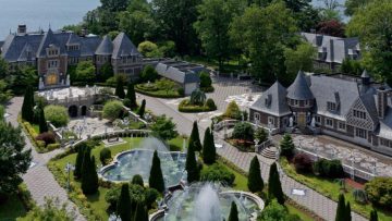 De Great Gatsby mansion staat te koop voor 85 miljoen dollar