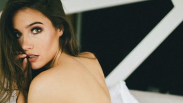 Beeldschone Sanja Urosevic in sexy, mysterieuze shoot