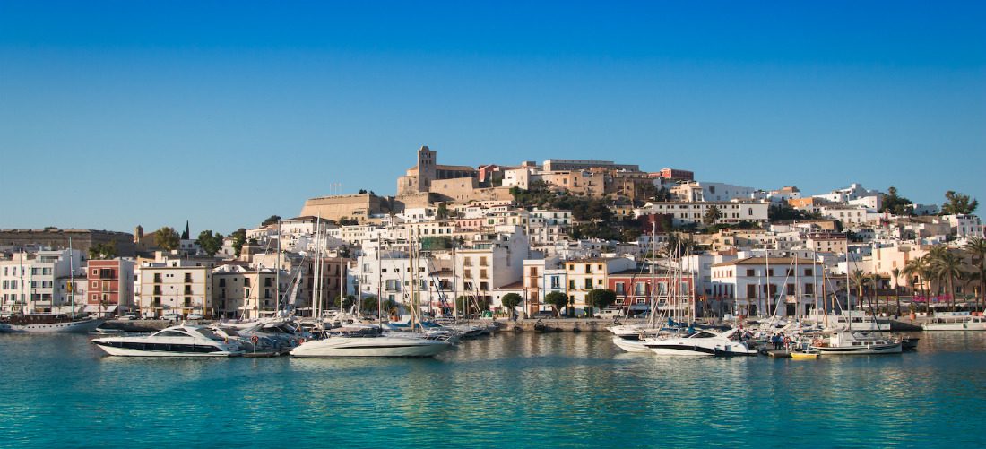 De 9 tofste huizen op Ibiza om te huren met je vrienden