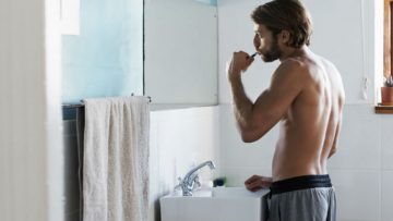Vrouwen worden helemaal gek van deze mannelijke badkamer gewoontes