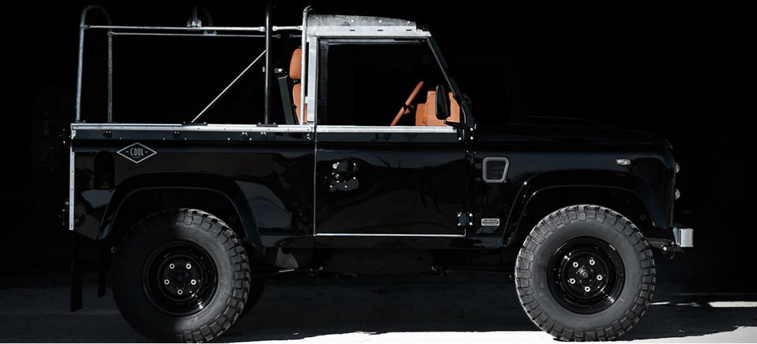 Ruw en stijlvol: custom all-black Land Rover Defender