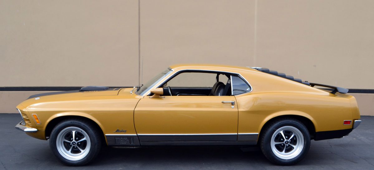 Deze mosterd gele Ford Mustang Mach 1 is een zeldzame muscle car