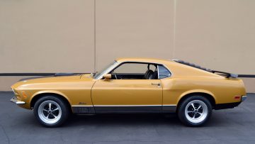 Deze mosterd gele Ford Mustang Mach 1 is een zeldzame muscle car