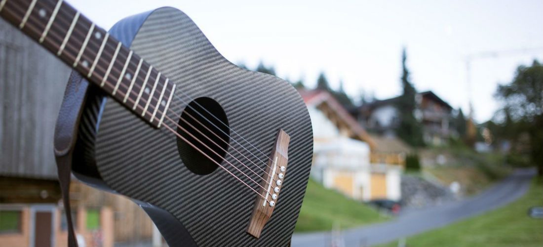 Deze gitaar is dé reisgadget voor muziekliefhebbers