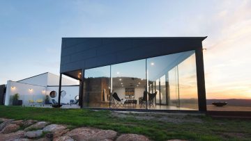 Dit huis biedt vanuit elke hoek een prachtig uitzicht op de Australische wildernis