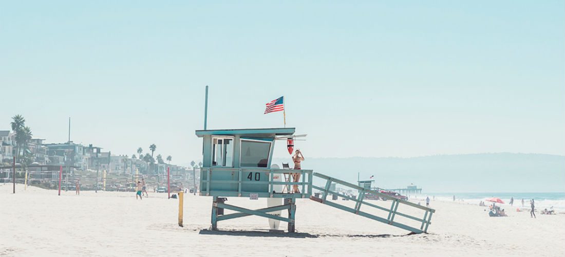 Fotoserie: Manhatten Beach op minimalistische wijze vastgelegd