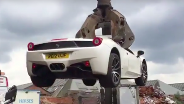 Britse politie sloopt Ferrari ter waarde van twee ton