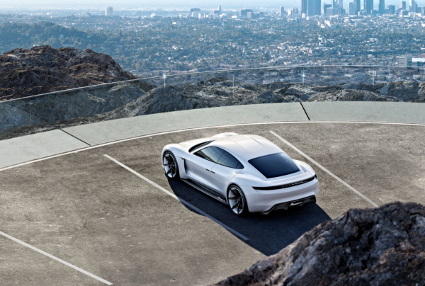 Porsche’s Mission E gaat de competitie aan met Tesla