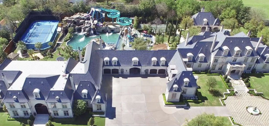 Voor $28 miljoen koop je dit huis mét eigen waterpretpark in de achtertuin