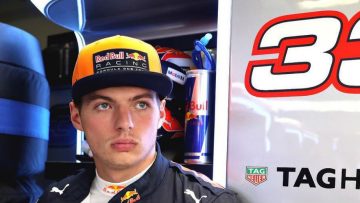 Max Verstappen showt z’n speciale helm voor komend weekend